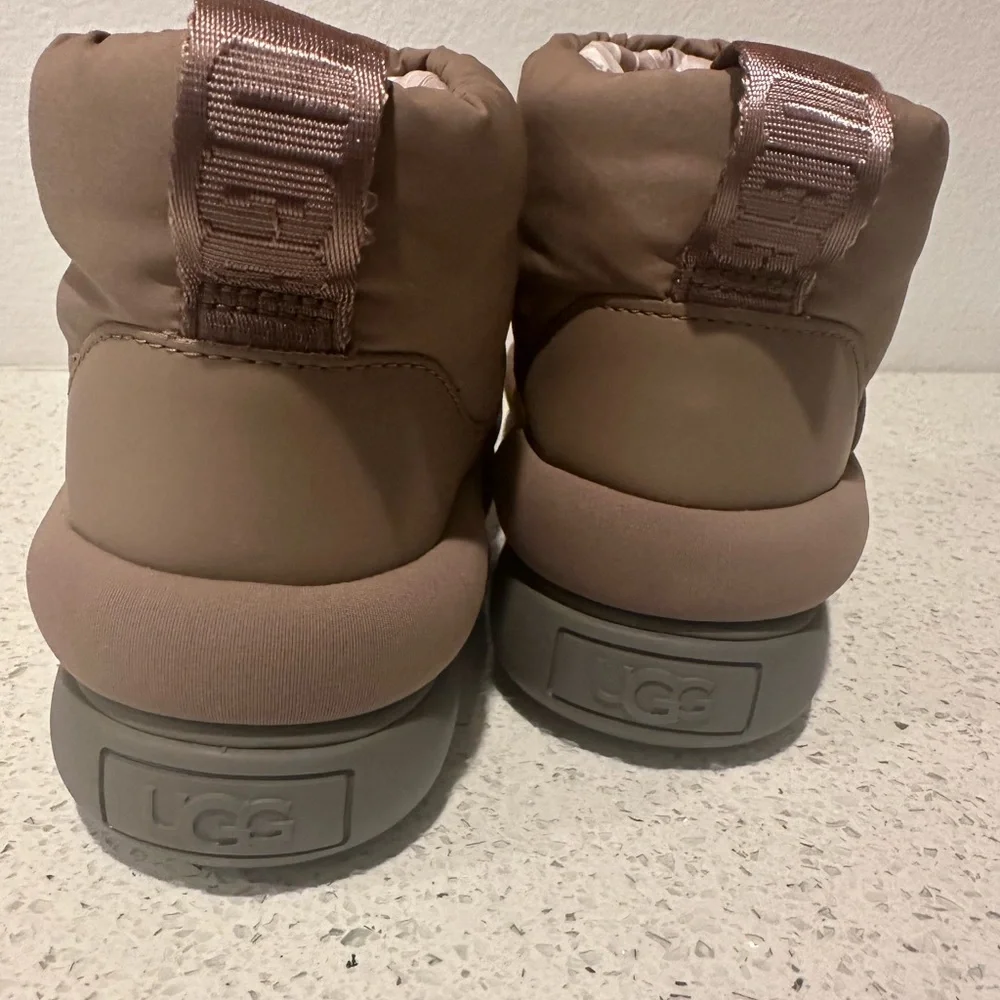 UGG - Picture 10 of 10